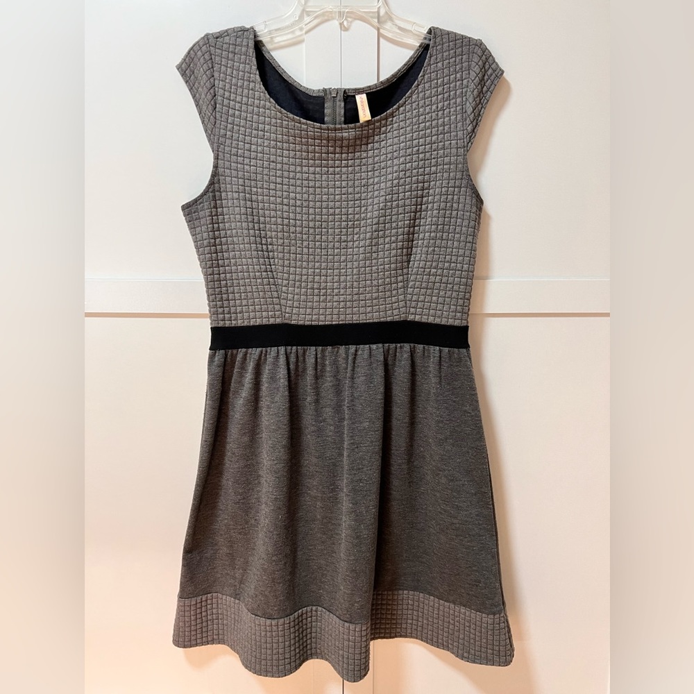 Grey Xhilaration Capped Sleeve Dress With Zippered Back